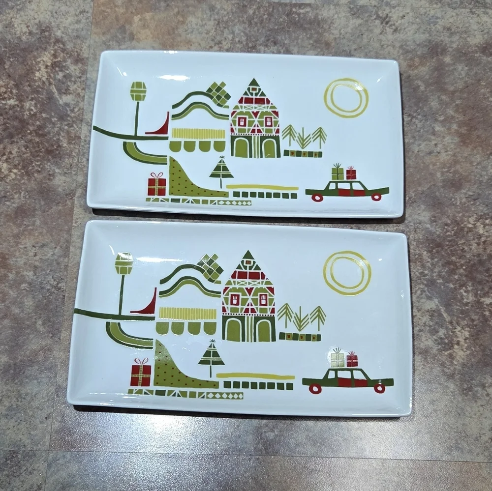 Crate & Barrel Julia Rothman Yule Town Set Of Plates